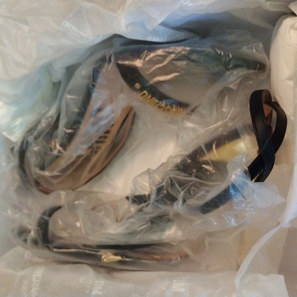 ❗ SOLD ❗ 🥰💯 Auth Moschino Heels - Picture 13 of 14